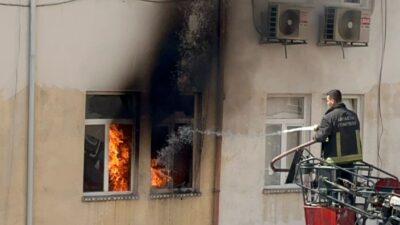 ANTALYA (AA) – Antalya'nın Manavgat ilçesinde apartman dairesinde çıkan yangın