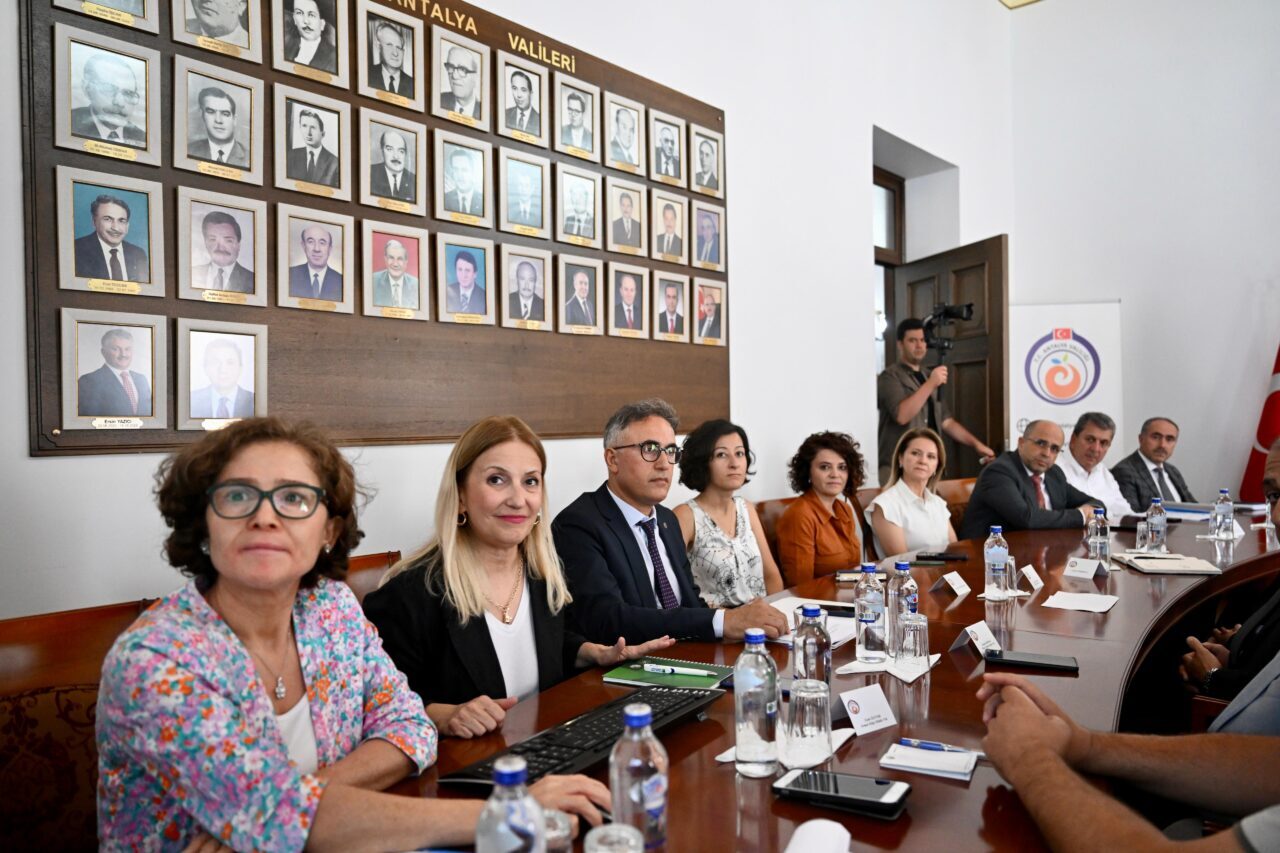ANTALYA (AA) – Antalya'da düzenlenen Deniz Çöpleri Eylem Planı toplantısında,