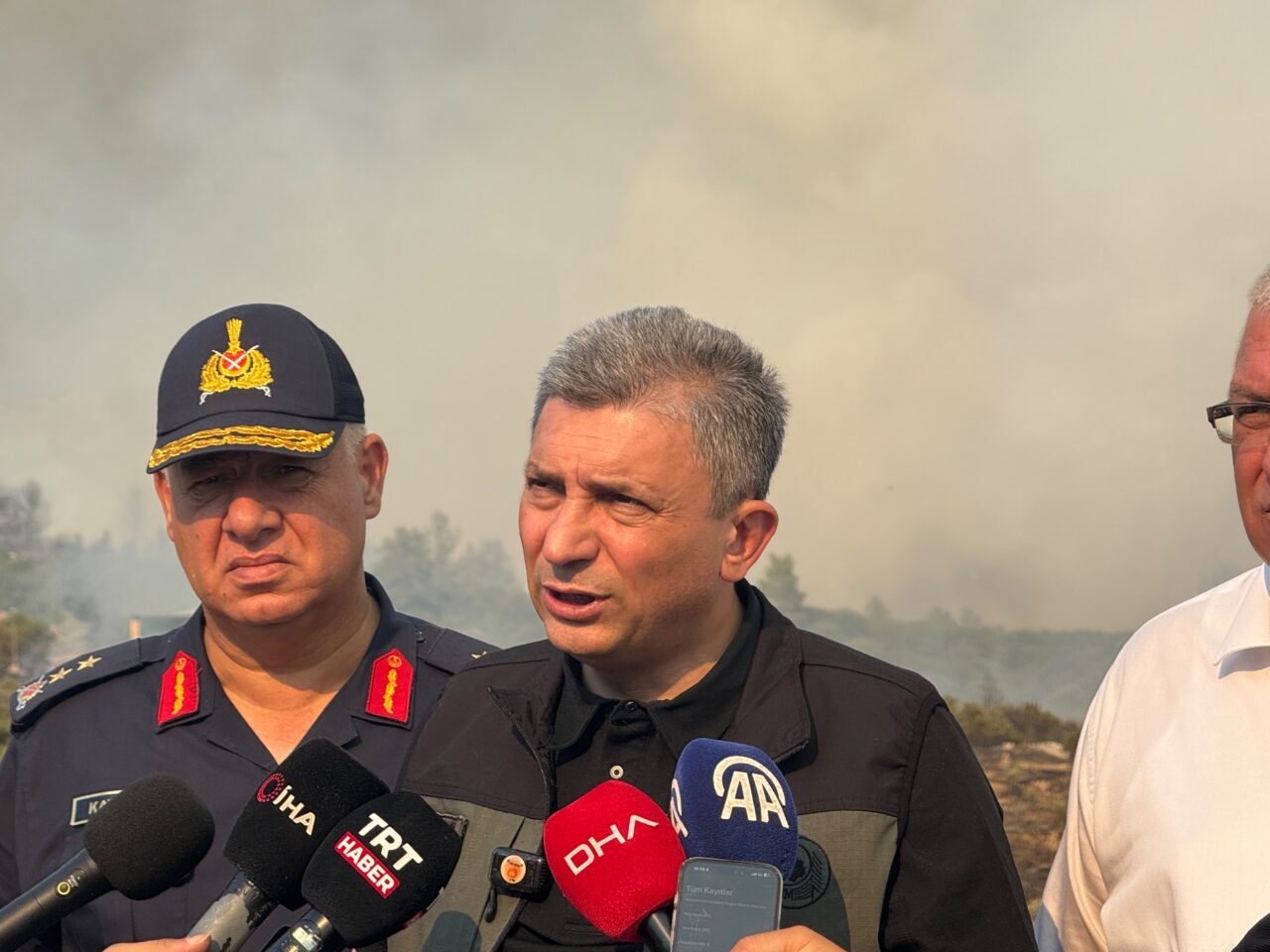 - Vali Hulusi Şahin:
- "Çok yüksek bir rüzgar, fırtına seviyesinde.