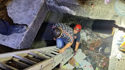 ANTALYA (AA) – Antalya'nın Muratpaşa ilçesinde inşaat halindeki binada boşluktan