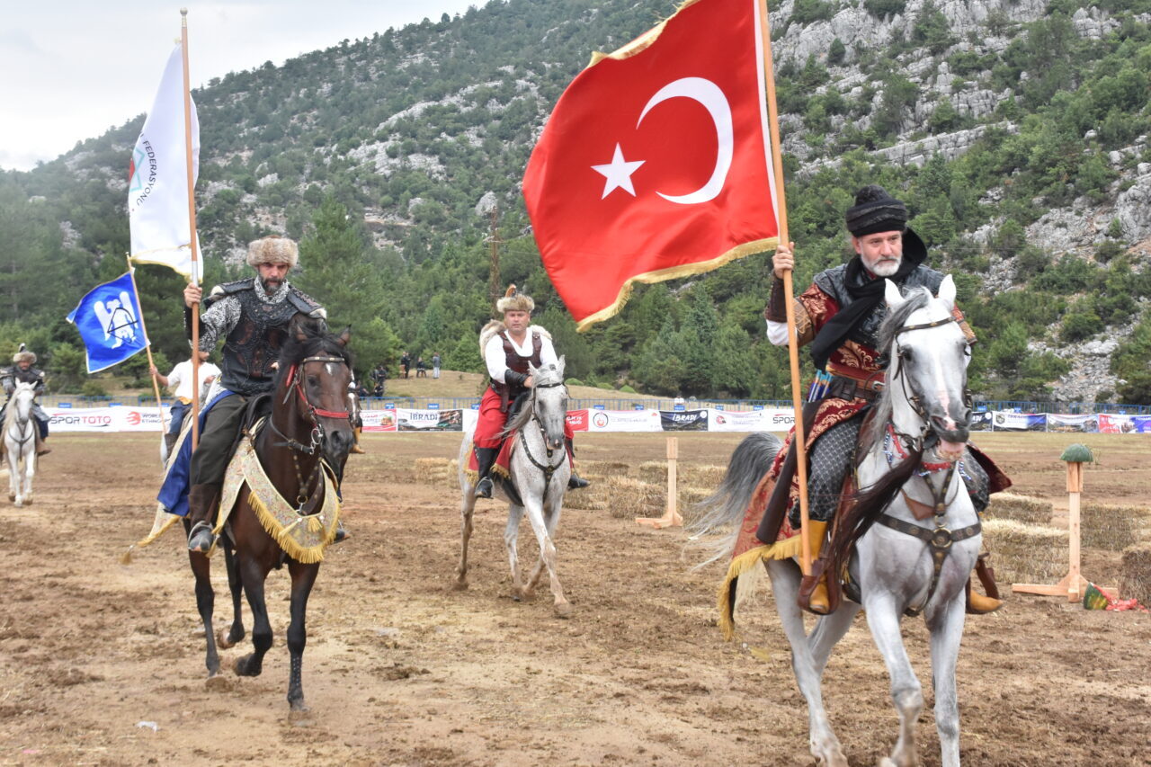 - Dünya Etnospor Birliği Başkanı Bilal Erdoğan:
- "Biz eskiye dair
