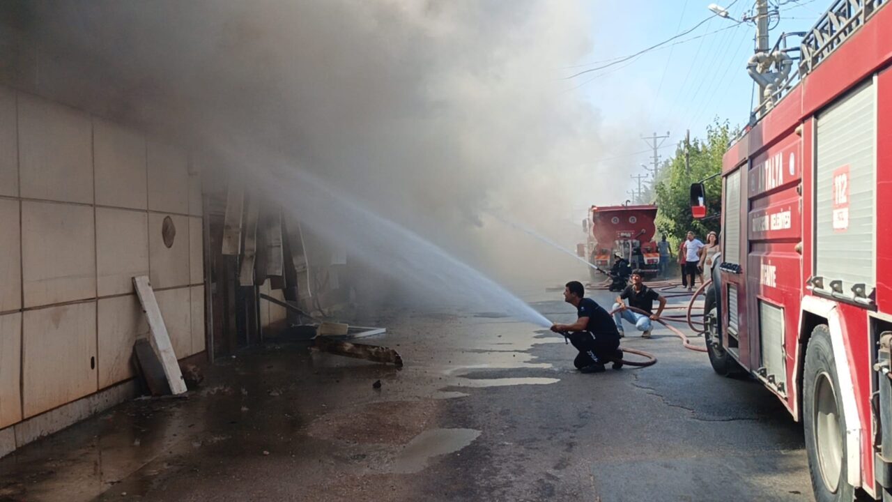 ANTALYA (AA) – Antalya'nın Kepez ilçesinde mobilya atölyesinde çıkan yangına