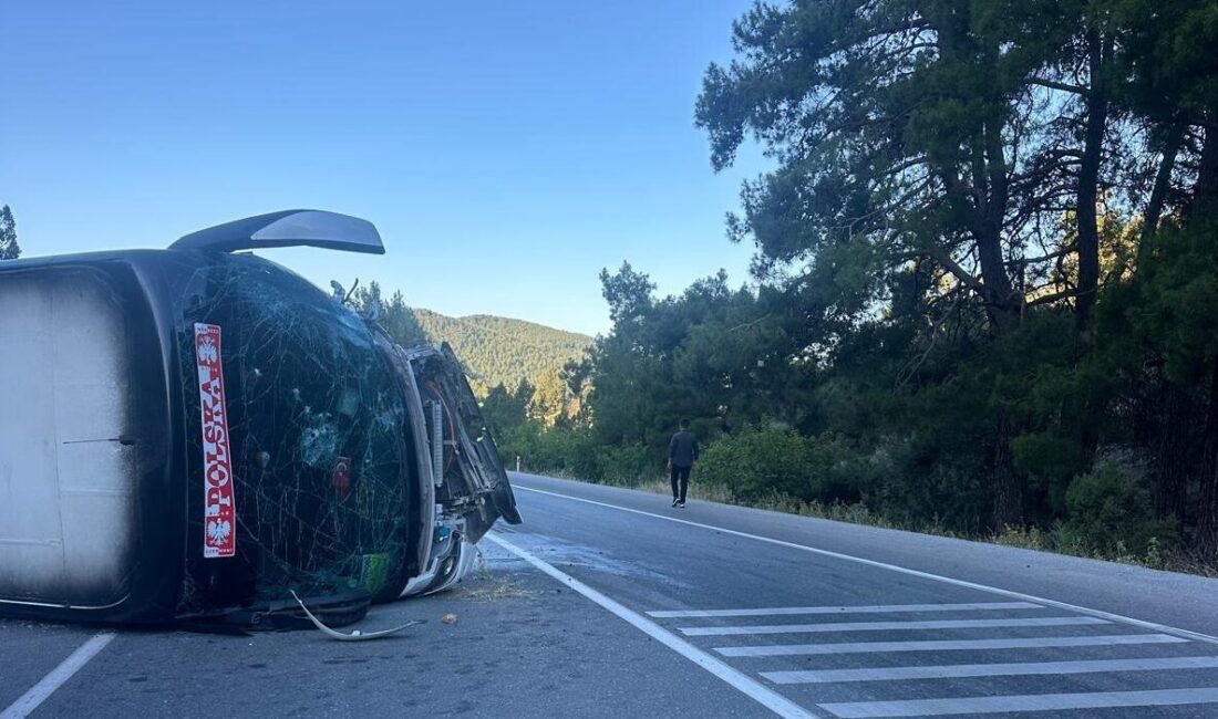 ANTALYA (AA) – Antalya'da tur otobüsü ile otomobilin çarpıştığı kazada