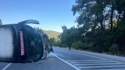 ANTALYA (AA) – Antalya'da tur otobüsü ile otomobilin çarpıştığı kazada