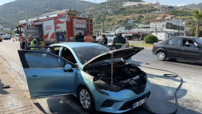 ANTALYA (AA) – Antalya'nın Alanya ilçesinde seyir halindeyken yangın çıkan
