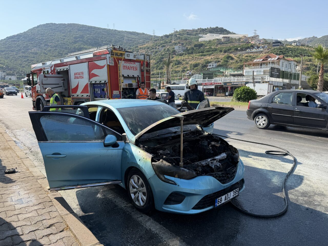 ANTALYA (AA) – Antalya'nın Alanya ilçesinde seyir halindeyken yangın çıkan