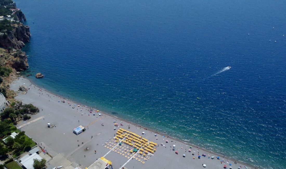 ANTALYA (AA) – Antalya'da etkisini sürdüren sıcak hava ve yüksek