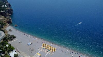 ANTALYA (AA) – Antalya'da etkisini sürdüren sıcak hava ve yüksek