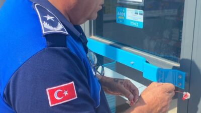 ANTALYA (AA) – Antalya’nın Serik ilçesinde tarihi geçmiş gıda satan