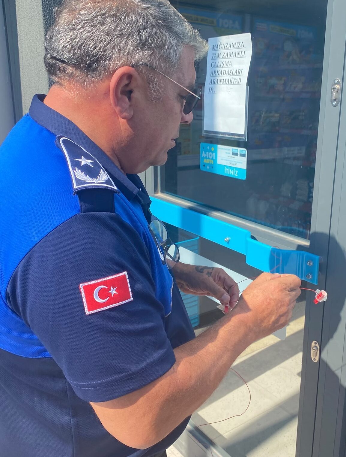 ANTALYA (AA) – Antalya’nın Serik ilçesinde tarihi geçmiş gıda satan