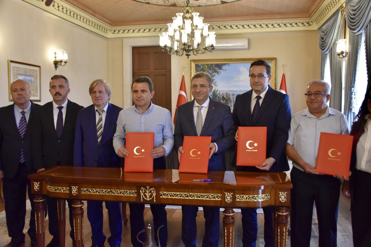 ANTALYA (AA) – Antalya'nın Kemer ilçesindeki tarihi Topçu Yüzbaşı Mustafa