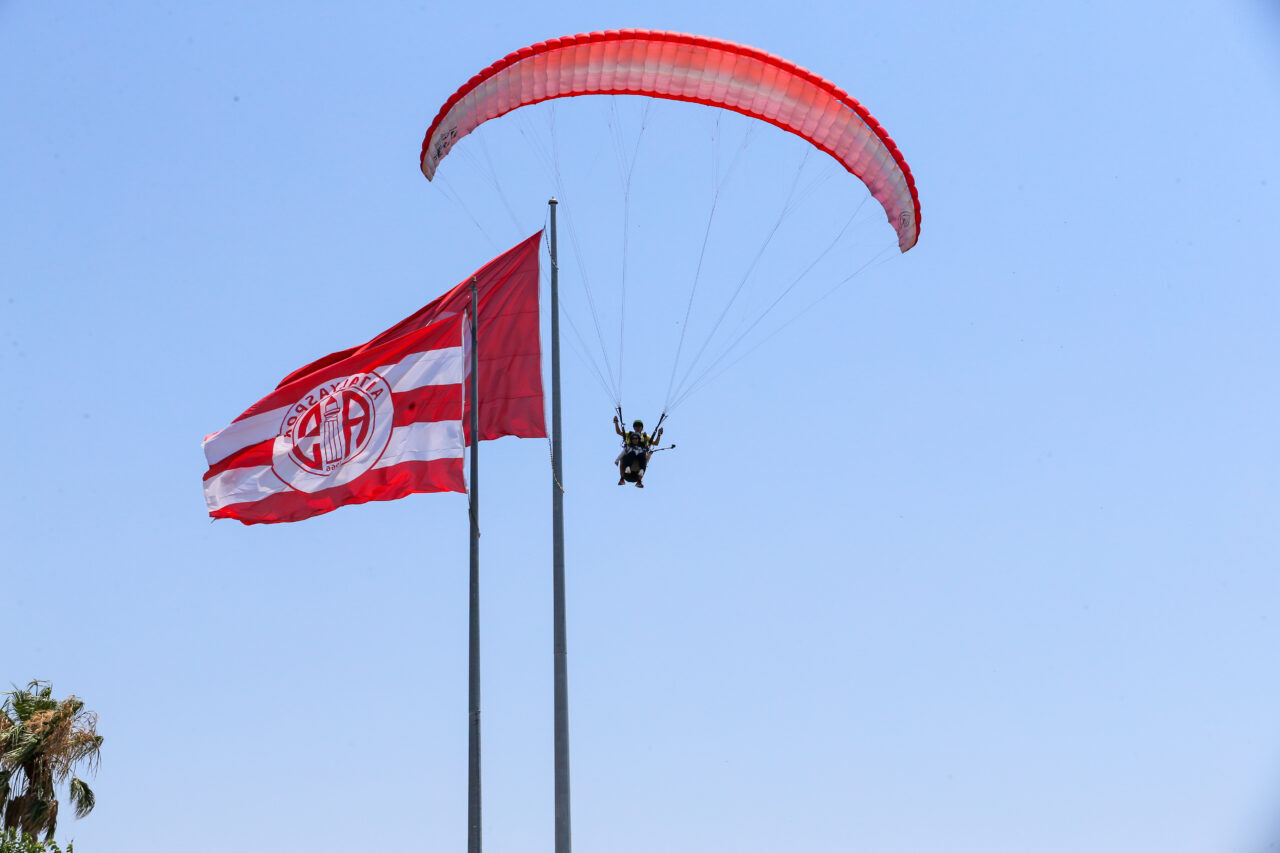 ANTALYA (AA) – Antalya'da yüzde 76'ya ulaşan nemden ve yüksek