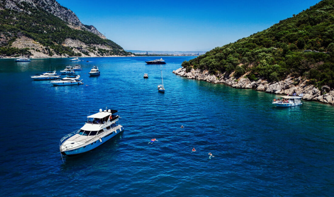 ANTALYA (AA) – Antalya'nın Konyaaltı ilçesi açıklarındaki Sıçan Adası'nın etrafında