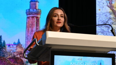 - Vali Hulusi Şahin:
- "Kaleiçi, muhteşem deniz manzarasıyla, tarihi eserleriyle