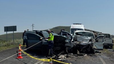 ARDAHAN (AA) – Ardahan'da hafif ticari araç ile SUV tipi