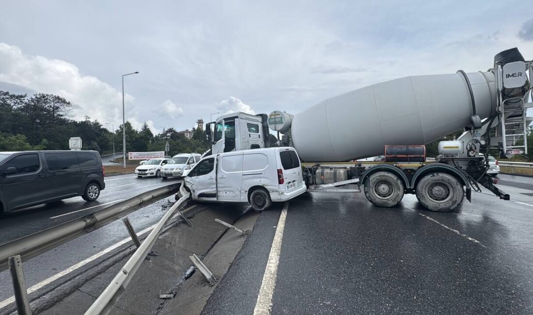 İSTANBUL (AA) – Arnavutköy'de beton mikseriyle hafif ticari aracın çarpışması