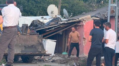 İSTANBUL (AA) – İstanbul'un Arnavutköy ilçesinde kontrolden çıkan otomobilin eve