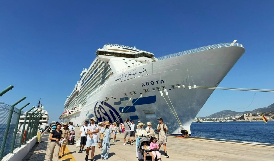 MUĞLA (AA) – Malta bayraklı kruvaziyer "Aroya" ile Muğla'nın Bodrum