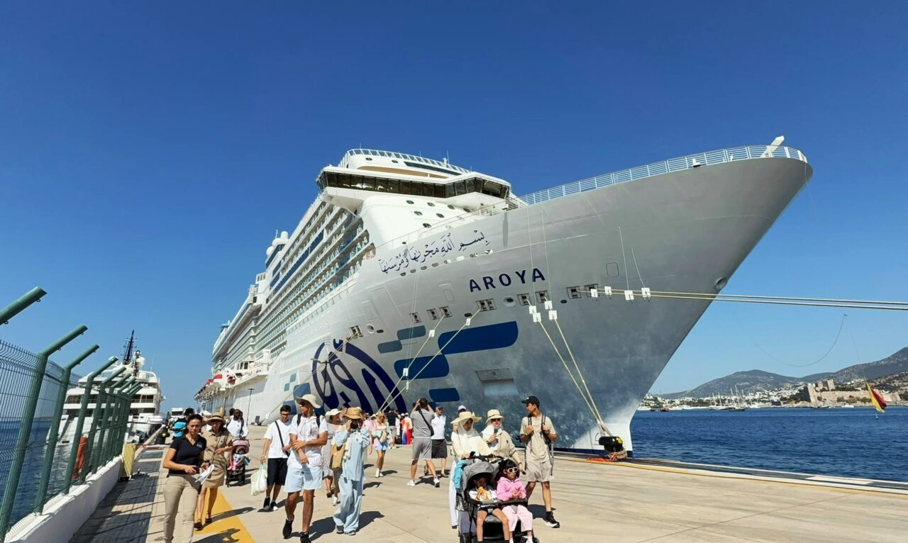 MUĞLA (AA) – Malta bayraklı kruvaziyer "Aroya" ile Muğla'nın Bodrum