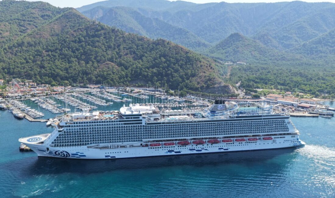 MUĞLA (AA) – Malta bayraklı kruvaziyer "Aroya" ile Muğla'nın Marmaris