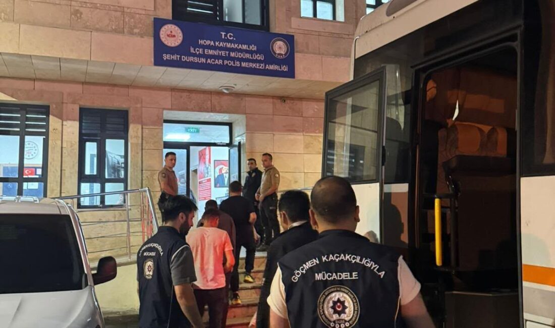 ARTVİN (AA) – Artvin'de çeşitli adreslere yapılan eş zamanlı operasyonda