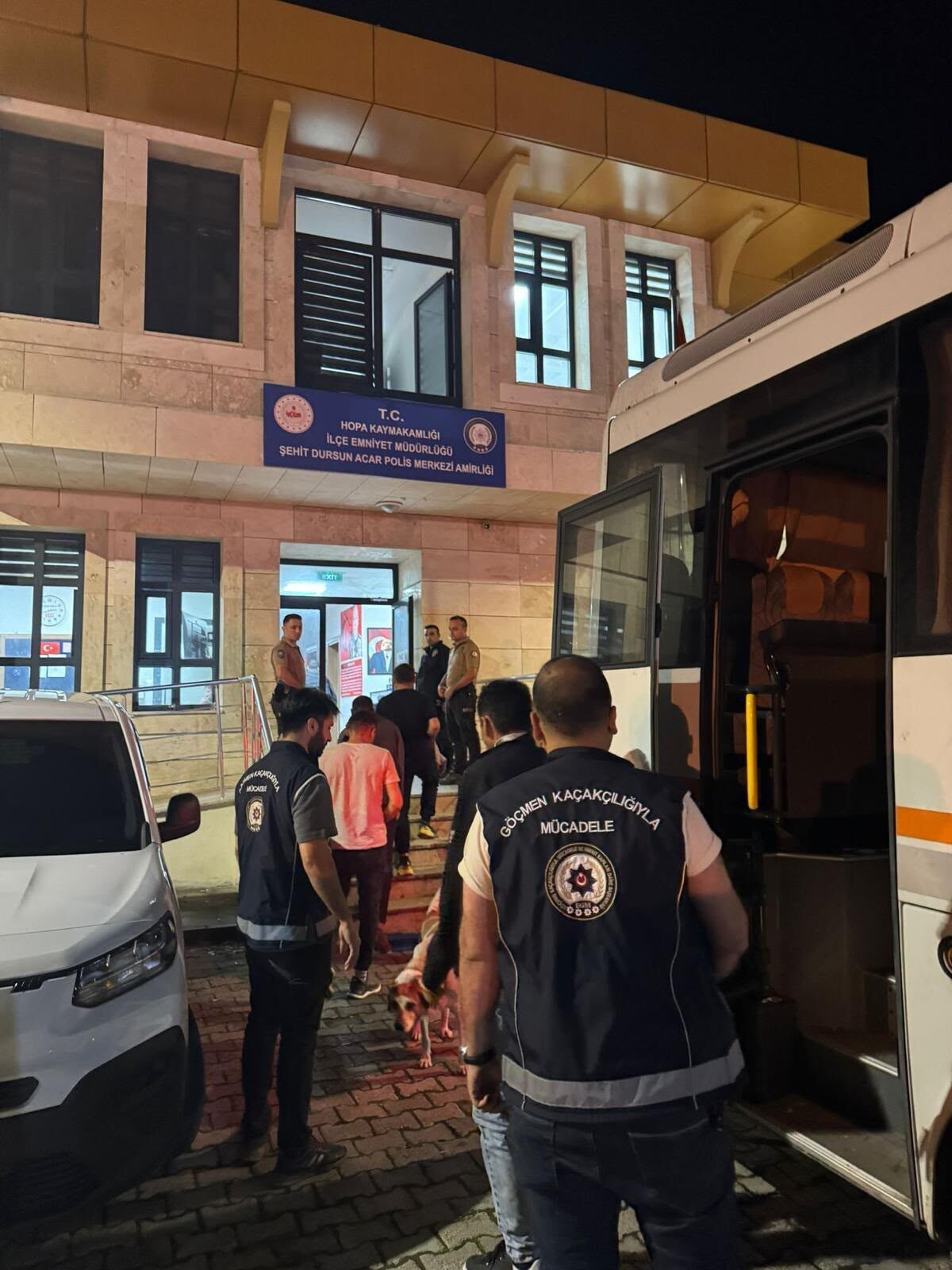 ARTVİN (AA) – Artvin'de çeşitli adreslere yapılan eş zamanlı operasyonda