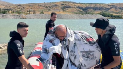 ADIYAMAN (AA) – Adıyaman'ın Kahta ilçesinde Atatürk Barajı Göleti'nde botunun