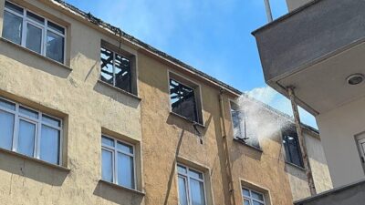 İSTANBUL (AA) – Avcılar'da 4 katlı binanın çatı katında çıkan