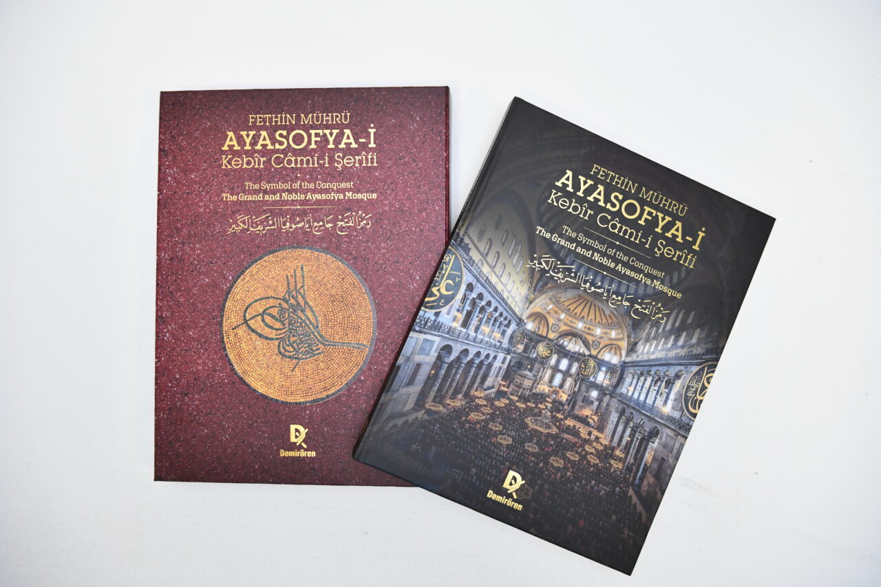- Türkçe, İngilizce ve Arapça hazırlanan "Fethin Mührü: Ayasofya-i Kebir