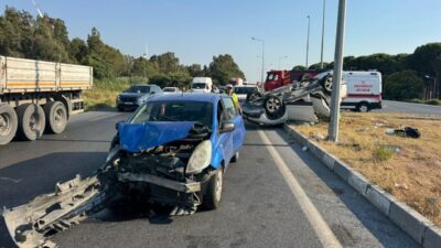 AYDIN (AA) – Aydın'ın Söke ilçesinde 2 otomobilin çarpıştığı kazada