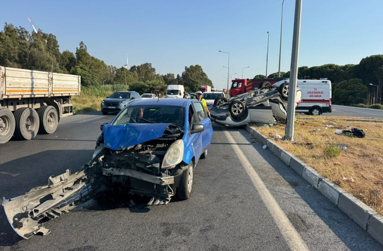 AYDIN (AA) – Aydın'ın Söke ilçesinde 2 otomobilin çarpıştığı kazada