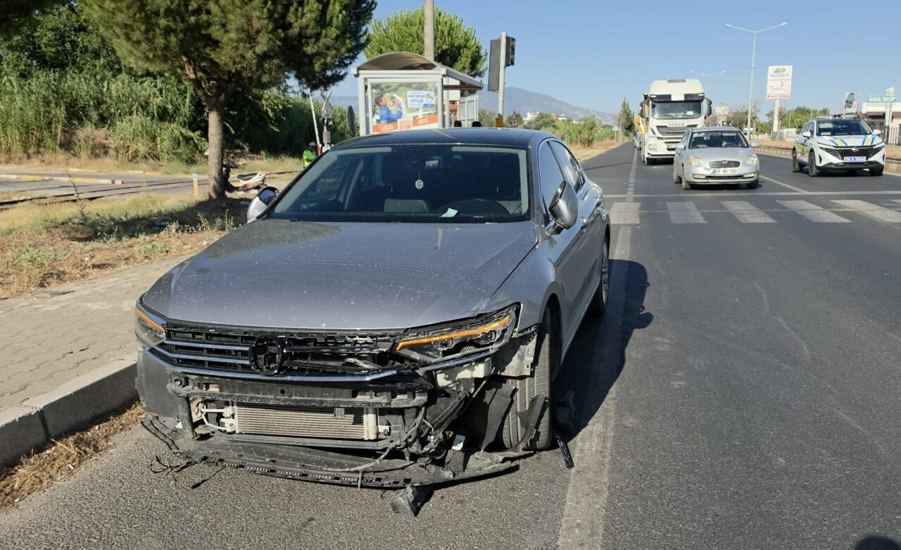 AYDIN (AA) – Aydın'ın Nazilli ilçesinde otomobil ile motosikletin çarpıştığı