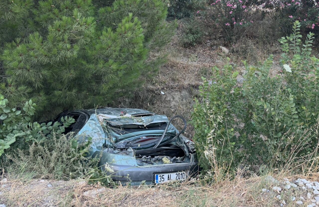 AYDIN (AA) – Aydın'ın Söke ilçesinde otomobilin şarampole devrilmesi sonucu