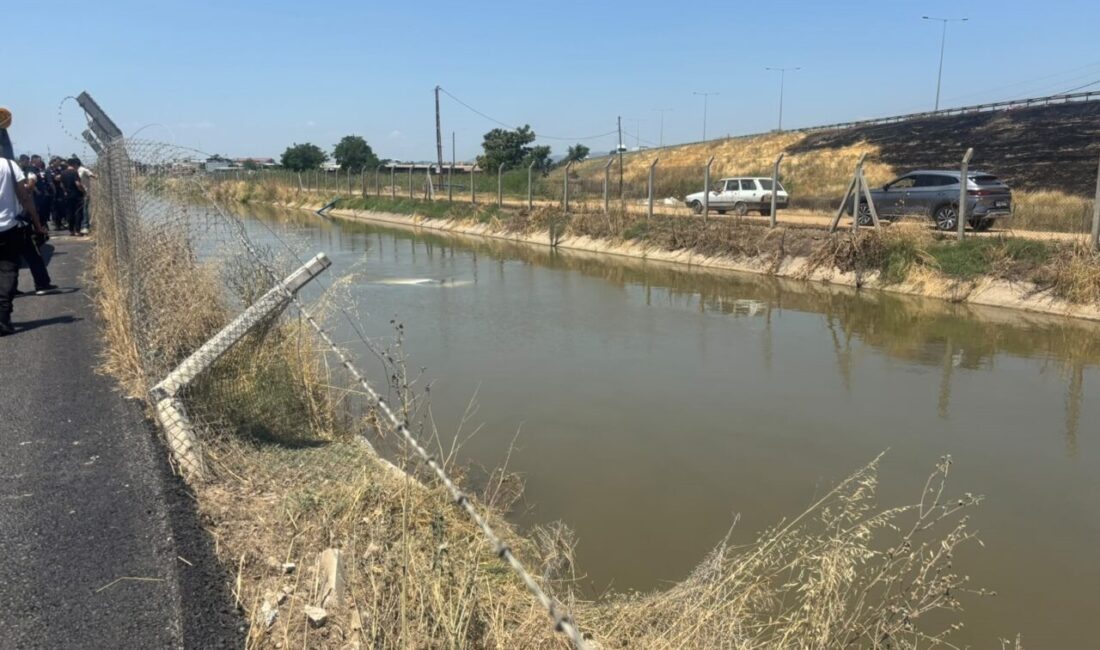 AYDIN (AA) – Aydın'ın Efeler ilçesinde sulama kanalına düşen otomobildeki