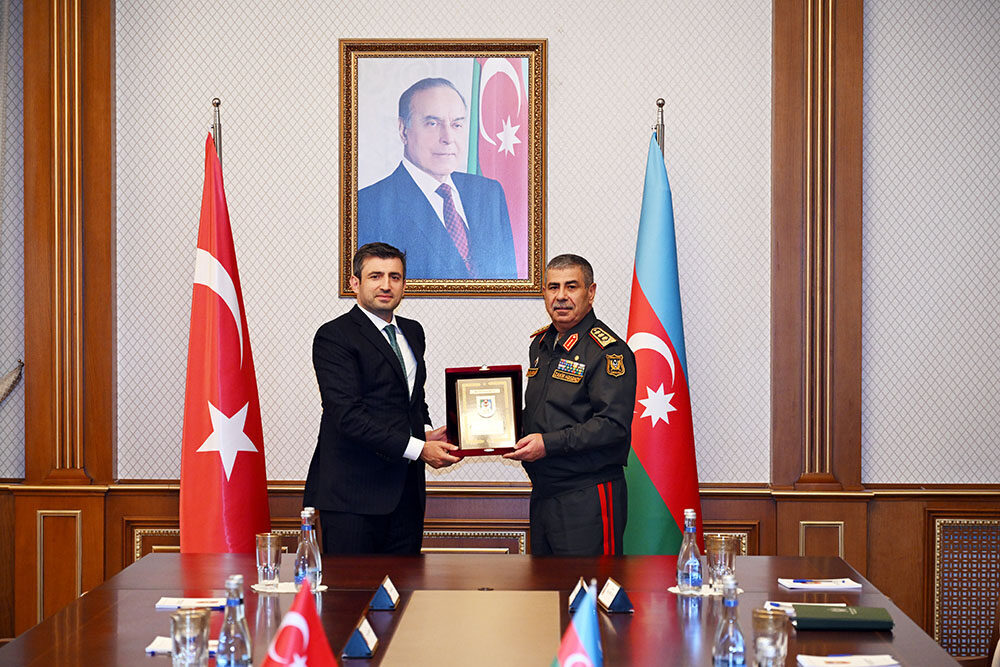 BAKÜ (AA) – Azerbaycan Savunma Bakanı Zakir Hasanov, Baykar Yönetim