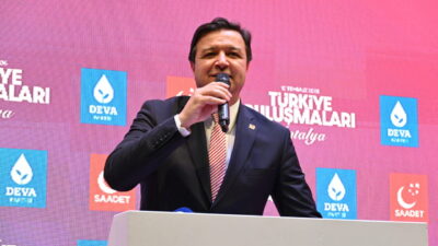 ANTALYA (AA) – DEVA Partisi Genel Başkanı Ali Babacan ve
