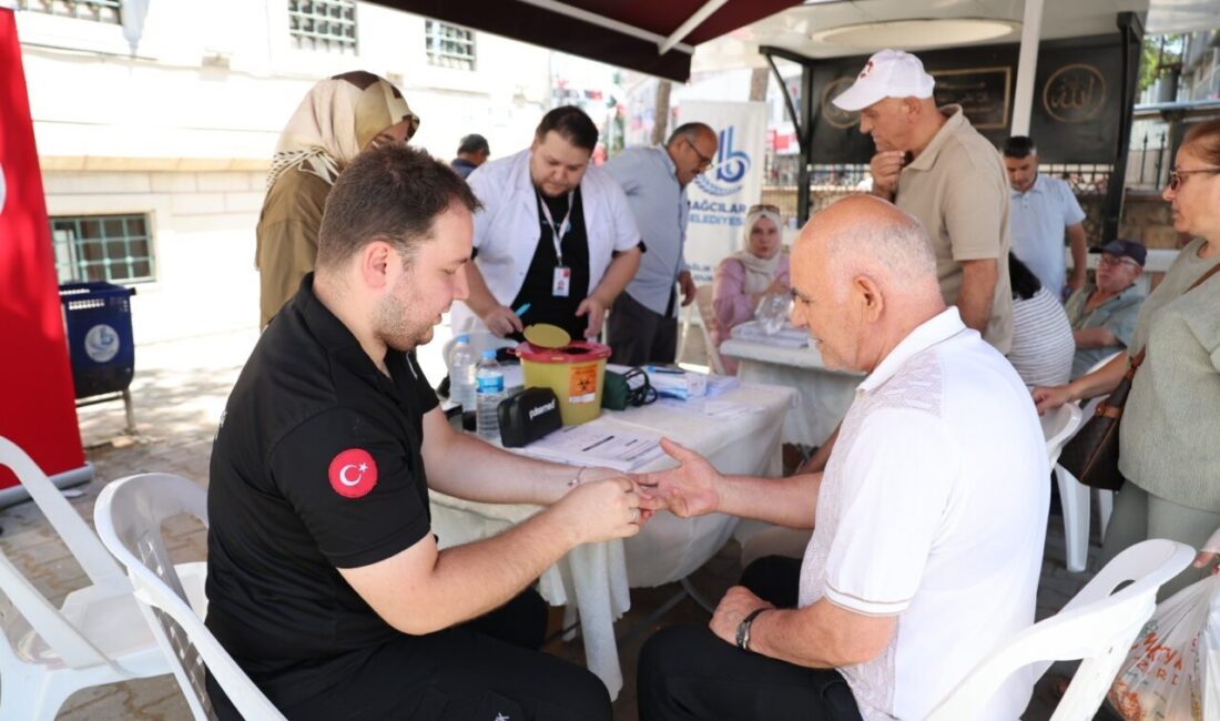 İSTANBUL (AA) – Bağcılar'da erken tanı farkındalığı kapsamında camilerde vatandaşlara