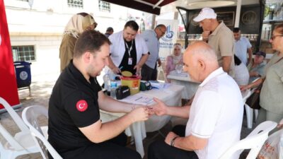 İSTANBUL (AA) – Bağcılar'da erken tanı farkındalığı kapsamında camilerde vatandaşlara