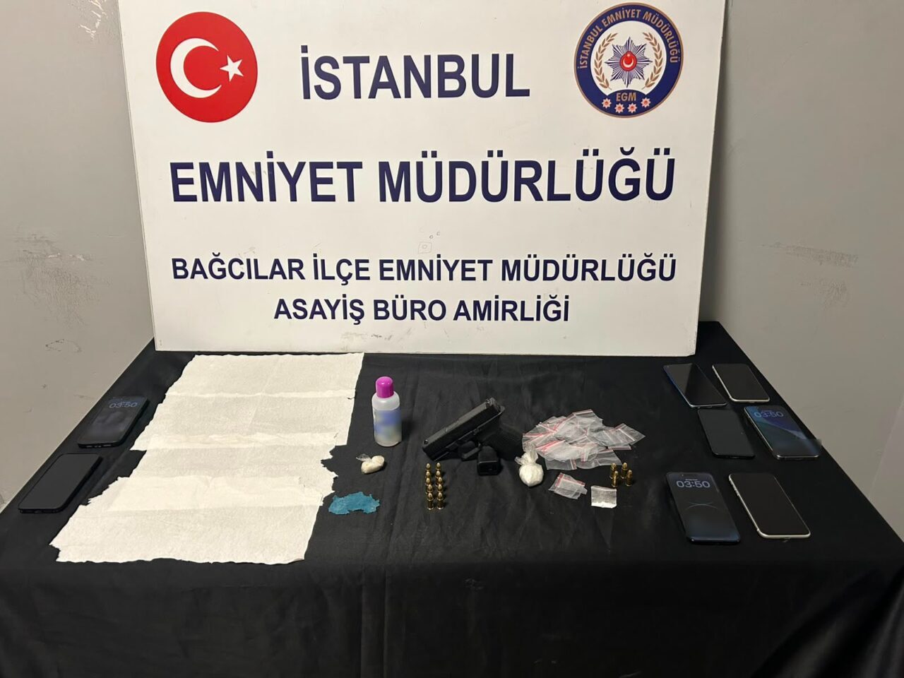 İSTANBUL (AA) – Bağcılar'da polisin düzenlediği uyuşturucu operasyonunda, haklarında kesinleşmiş