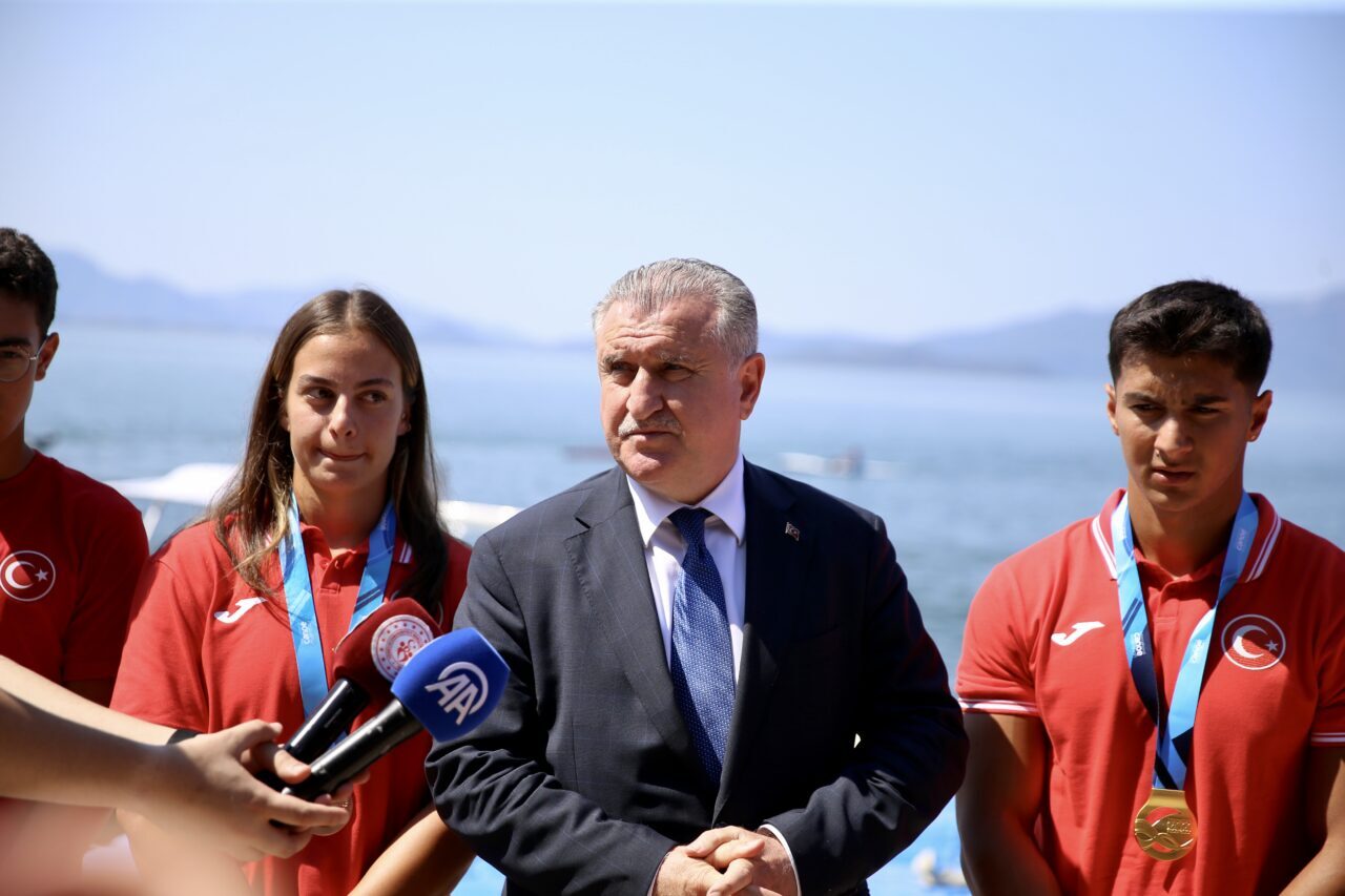 - "Amacımız, gençlerimizin olimpiyat kotaları alarak şanlı bayrağımızı dünyanın dört