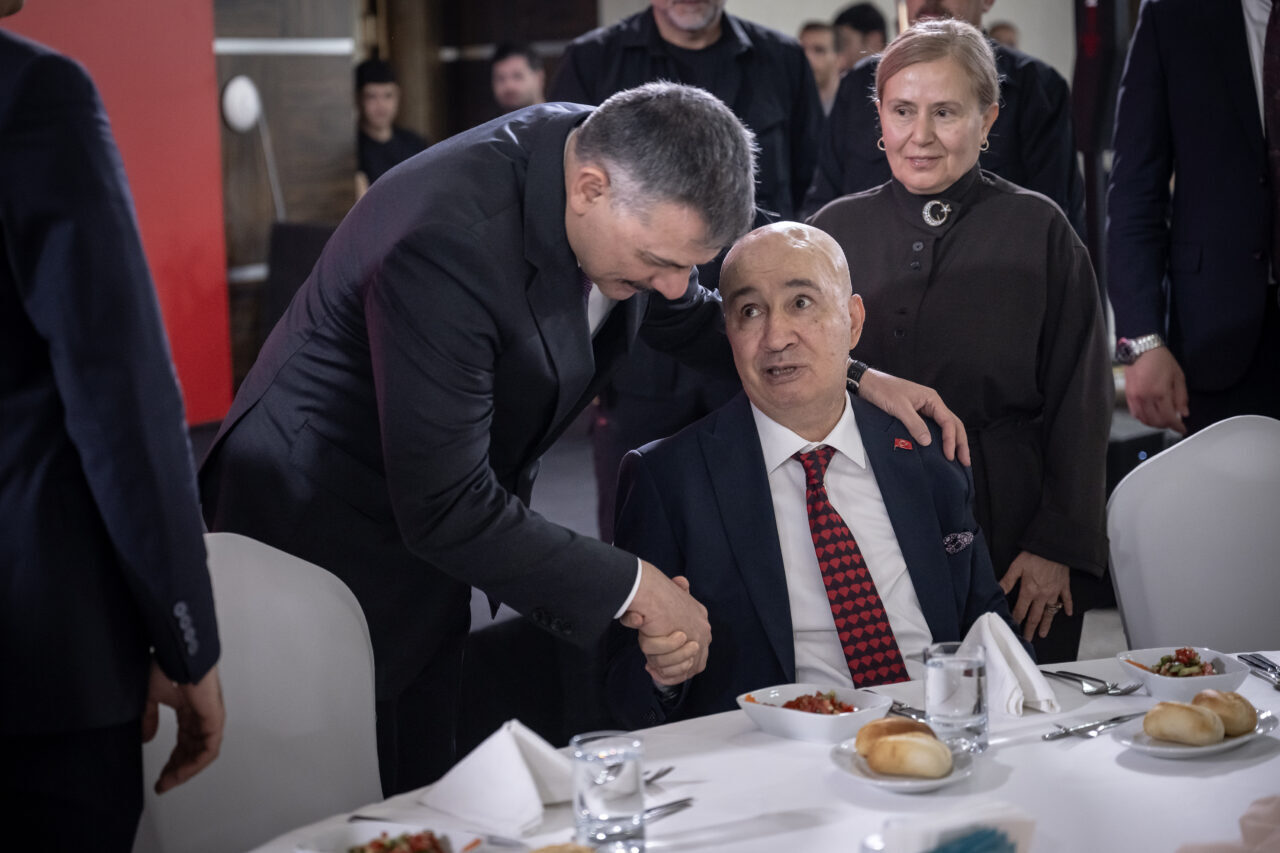 - "Bugün bu vatan üzerinde özgürce nefes alabiliyorsak, bayrağımız göklerde
