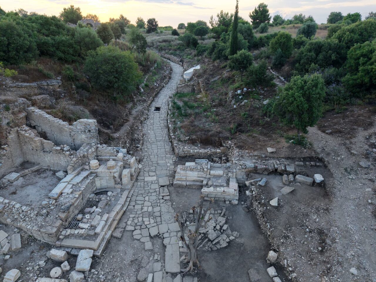 - "Aspendos'ta yürüttüğümüz kazı çalışmalarıyla antik kentin en önemli ulaşım
