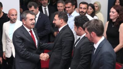 - "Değişen bu kadar çok şeyin içerisinde öğretmen yetiştirme sürecimizde