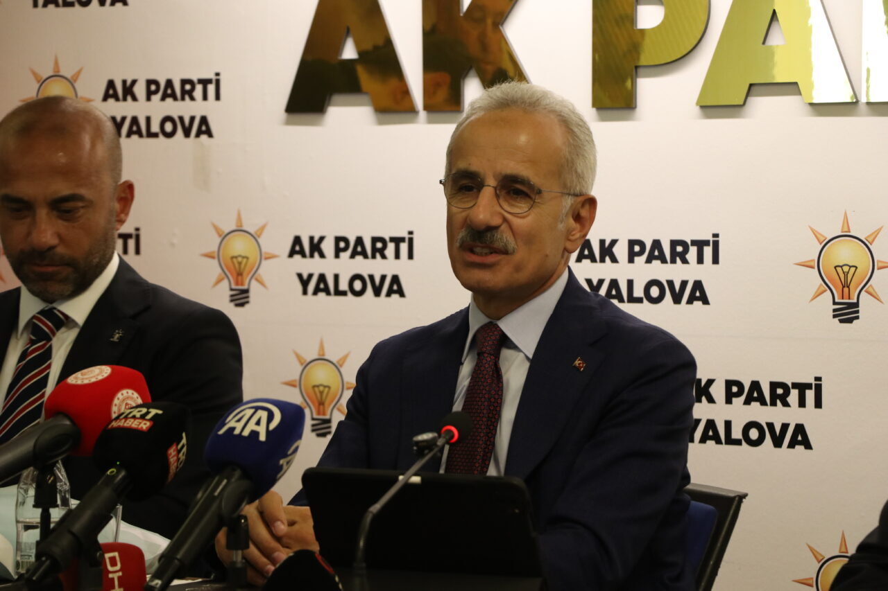 - "Odağımız, millete hizmet etmektir. Bizim odağımız, siyasi çekişmelerin arasında
