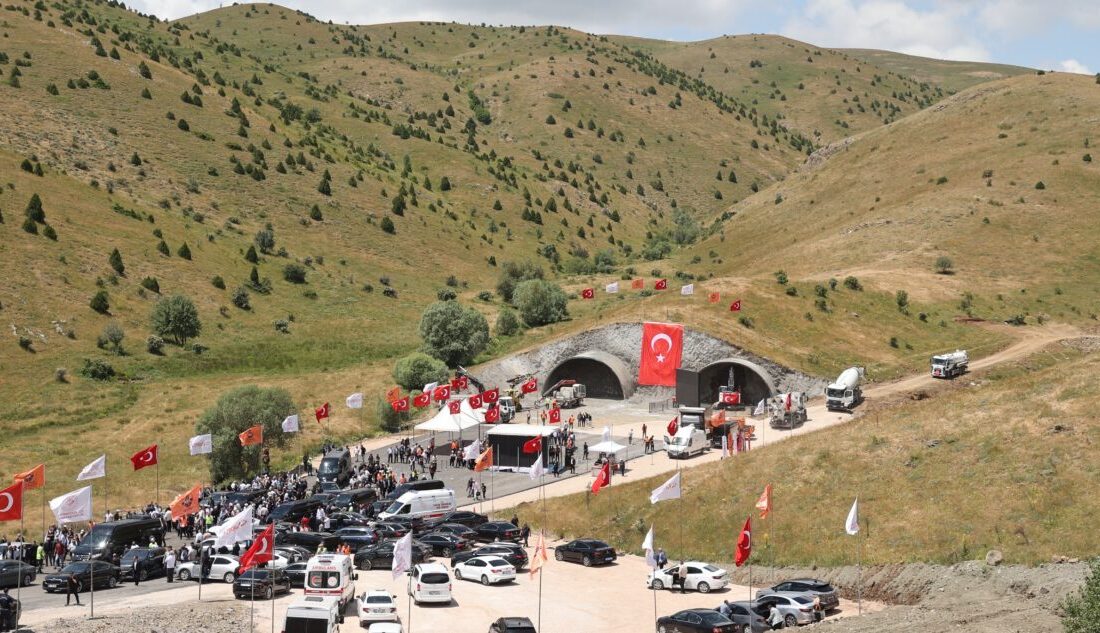 - "Tünelimizle ulaşım kotunu 286 metre aşağı çekip 1684 metreden