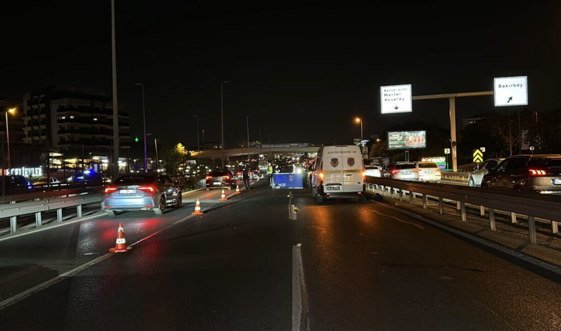 İSTANBUL (AA) – İstanbul’un Bakırköy ilçesinde E5 kara yolunda karşıdan