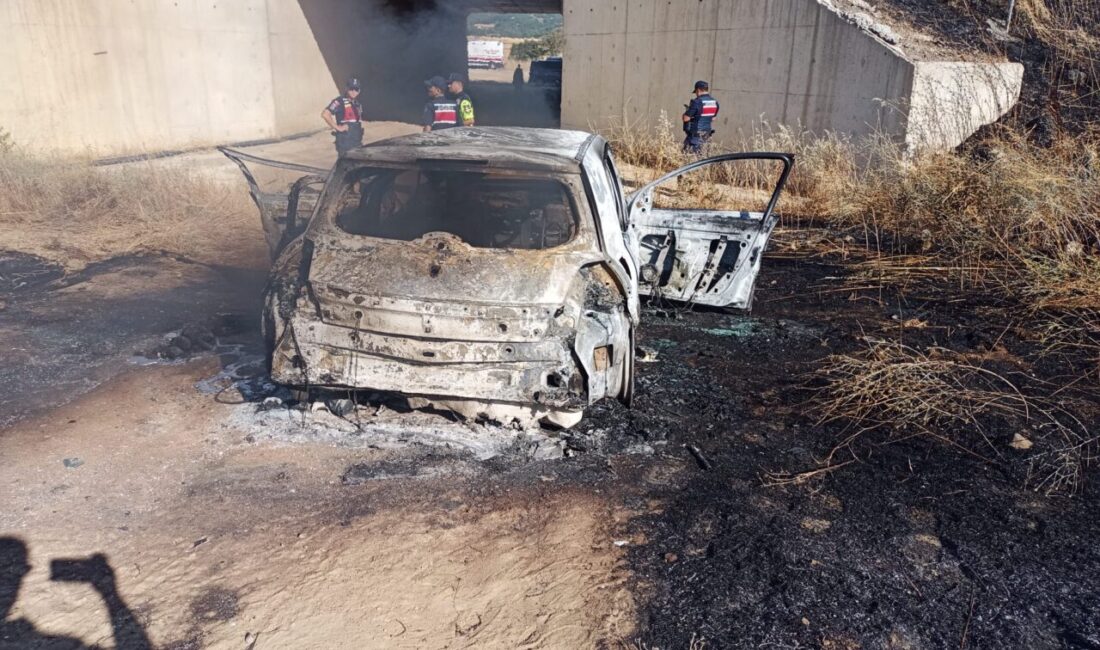 BALIKESİR (AA) – Balıkesir'de devrilip alev alan otomobildeki 4 kişi