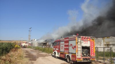 BALIKESİR (AA) – Balıkesir'in Bandırma ilçesinde, geri dönüşüm malzemeleri deposu
