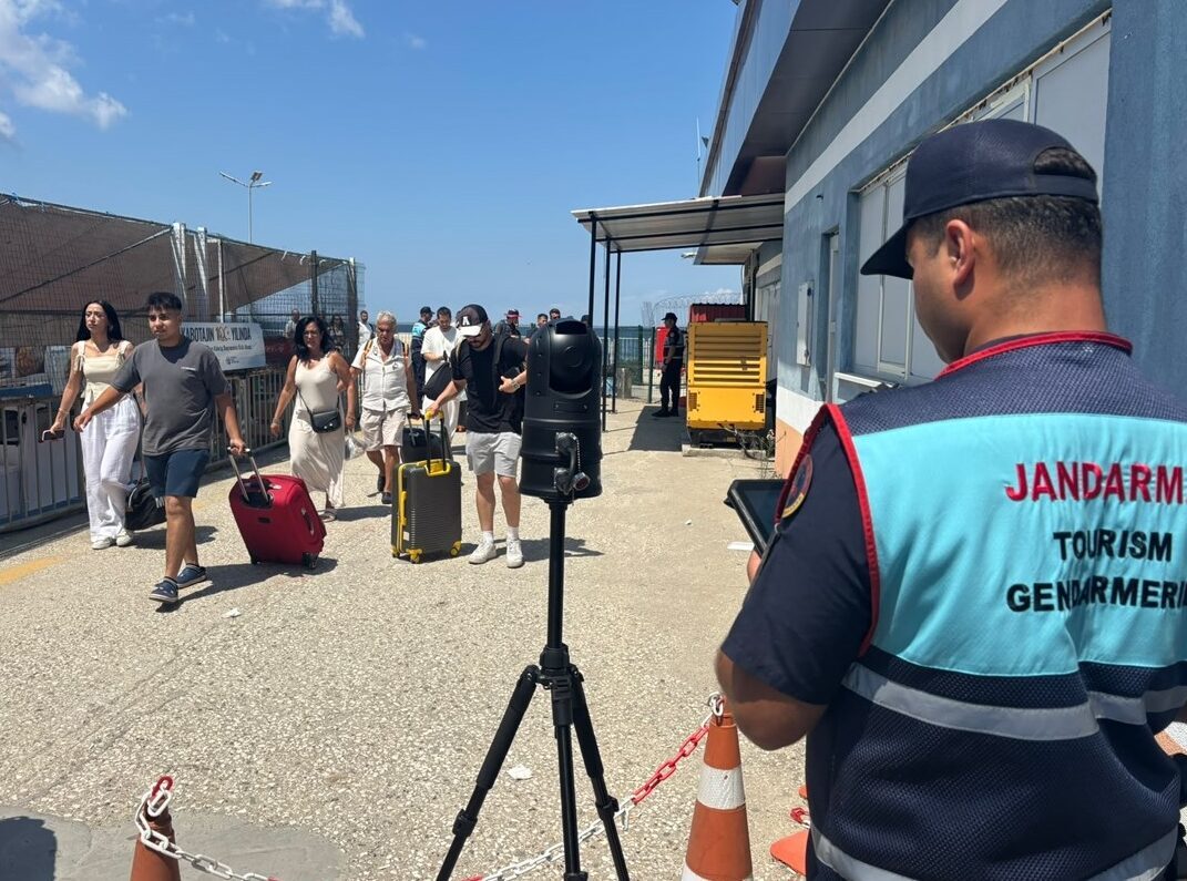BALIKESİR (AA) – Balıkesir'in Marmara ilçesine bağlı Avşa Adası'nda jandarma