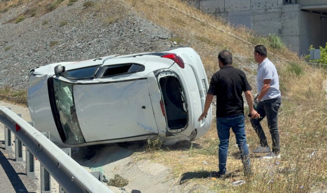 İSTANBUL (AA) – Başakşehir'de, yol kenarındaki bariyerlere çarpıp yeşil alana